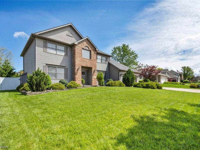 3811 Vincent Drive , Seven Hills, OH 44131 Photo 2
