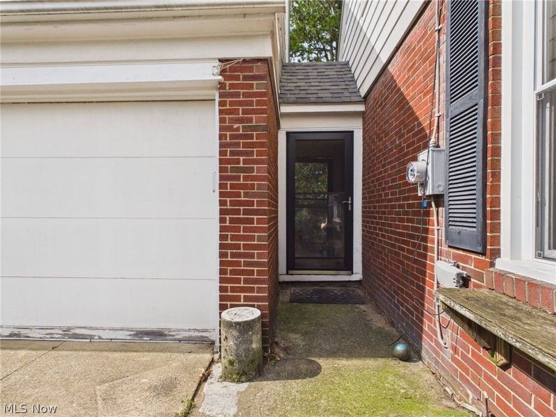 683 E Ford Avenue , Barberton, OH 44203 Photo 3