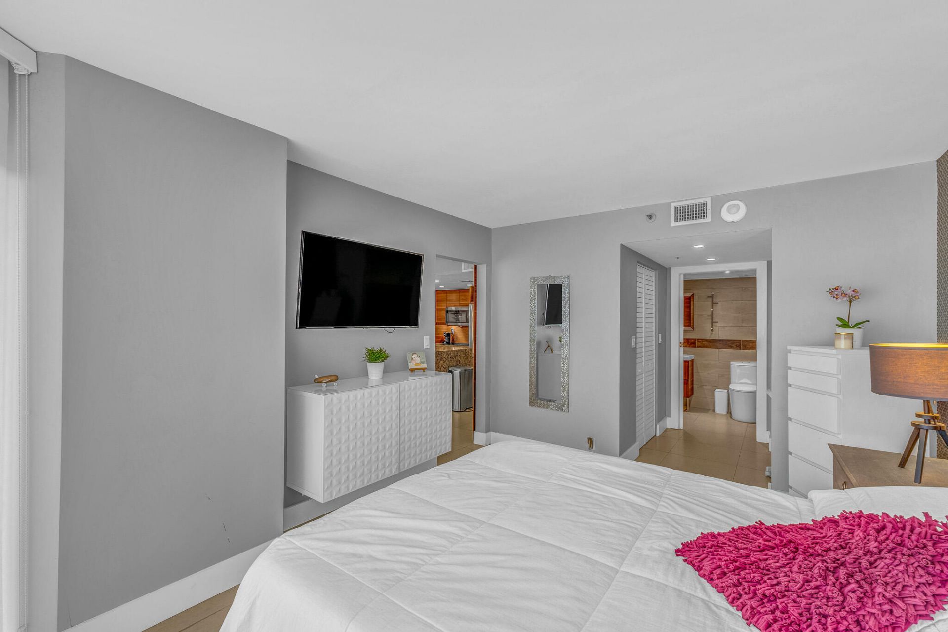 7601 E Treasure Drive, Unit 416, North Bay Village, FL 33141 Photo