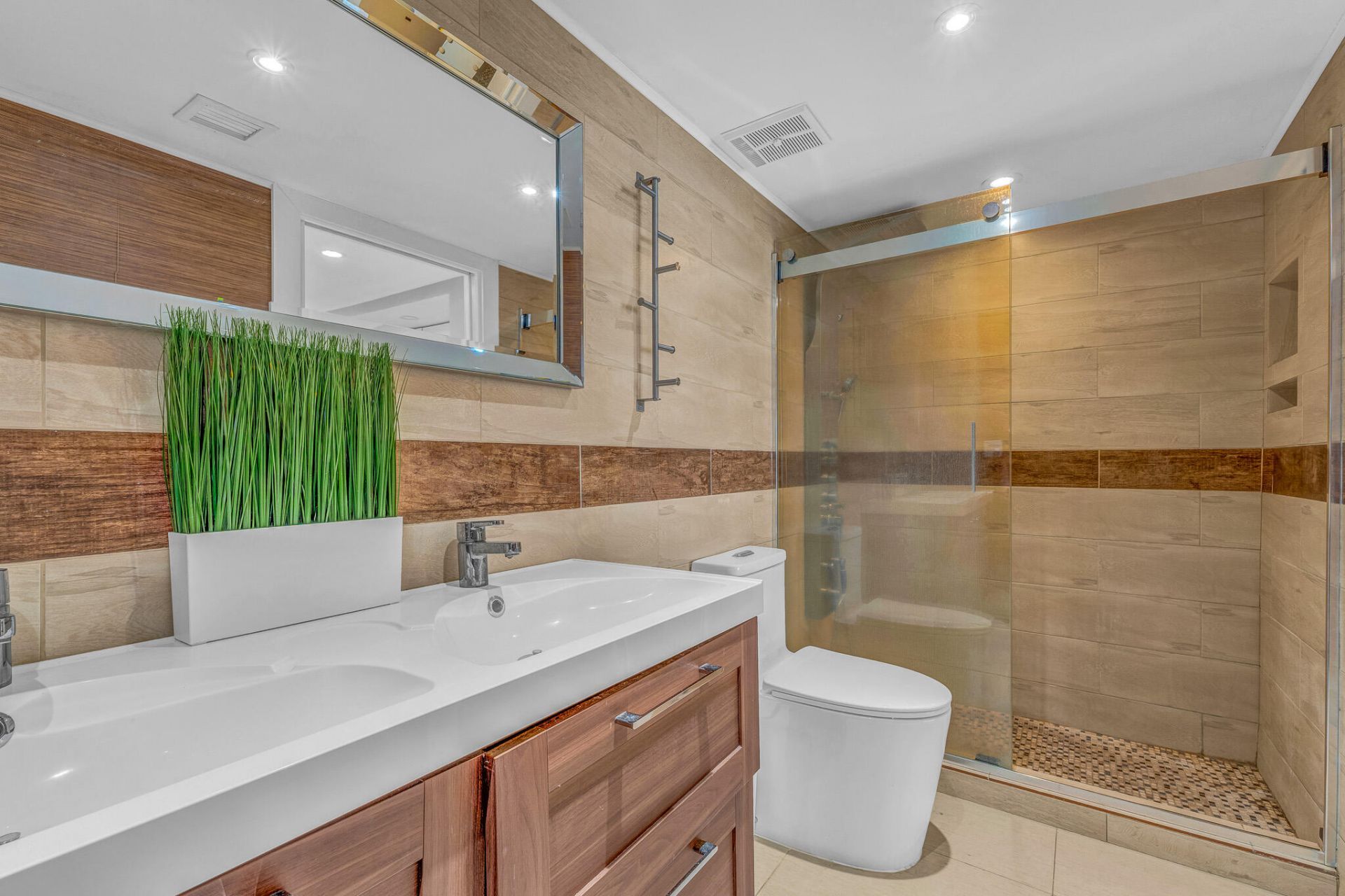 7601 E Treasure Drive, Unit 416, North Bay Village, FL 33141 Photo