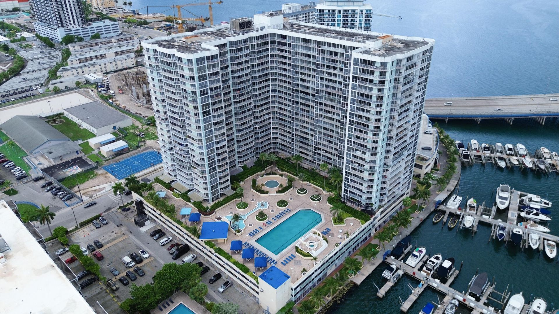 7601 E Treasure Drive, Unit 416, North Bay Village, FL 33141 Photo