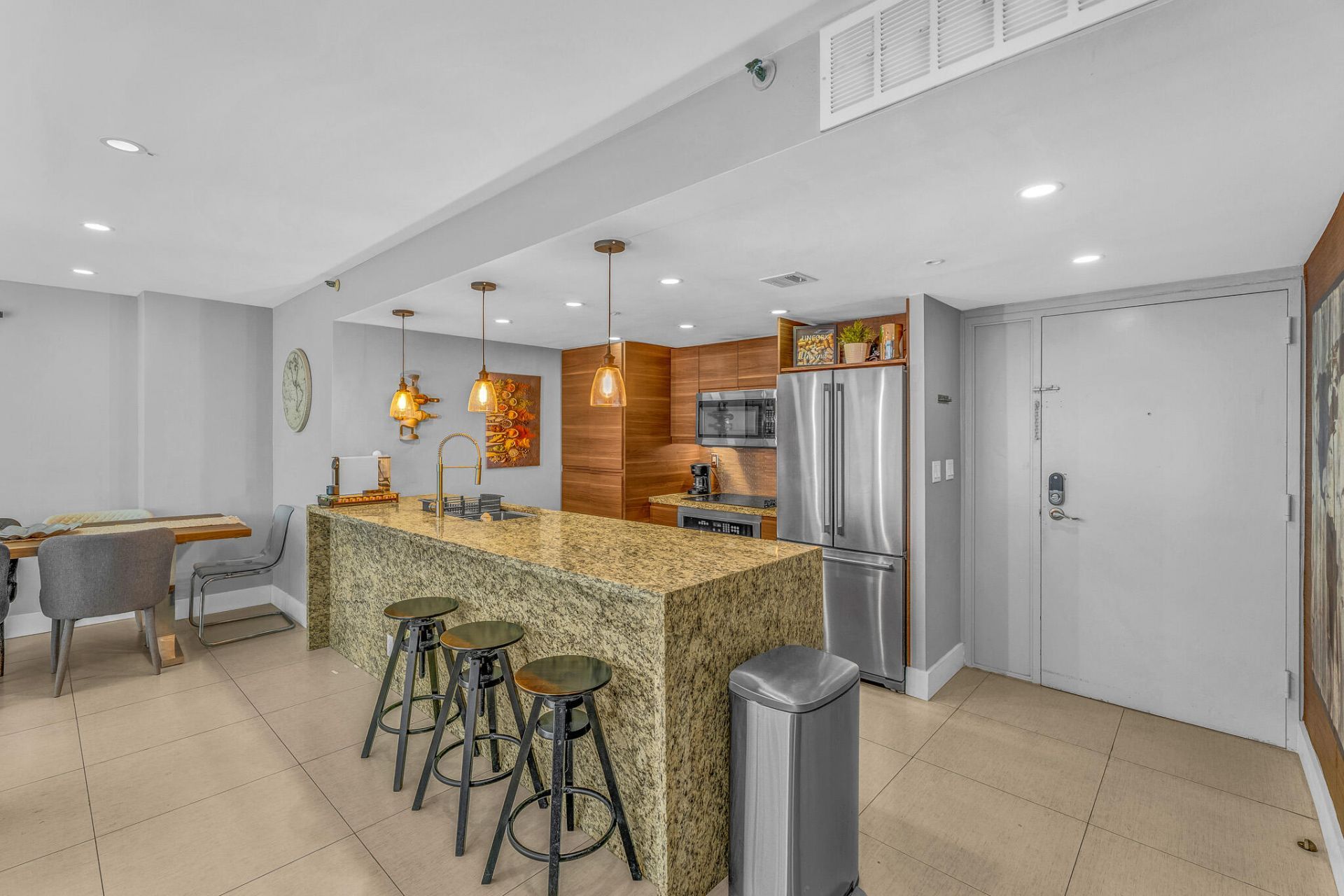 7601 E Treasure Drive, Unit 416, North Bay Village, FL 33141 Photo