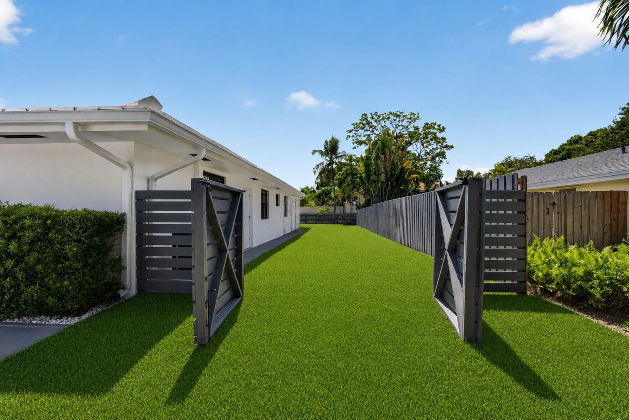 8111 W Lake Drive, Lake Clarke Shores, FL 33406 Photo