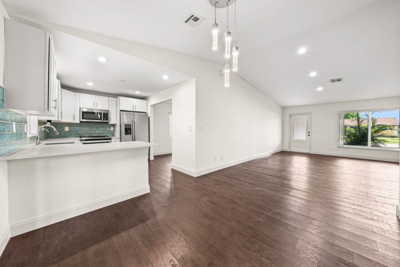 638 SW 4th Avenue, Boynton Beach, FL 33426 Photo