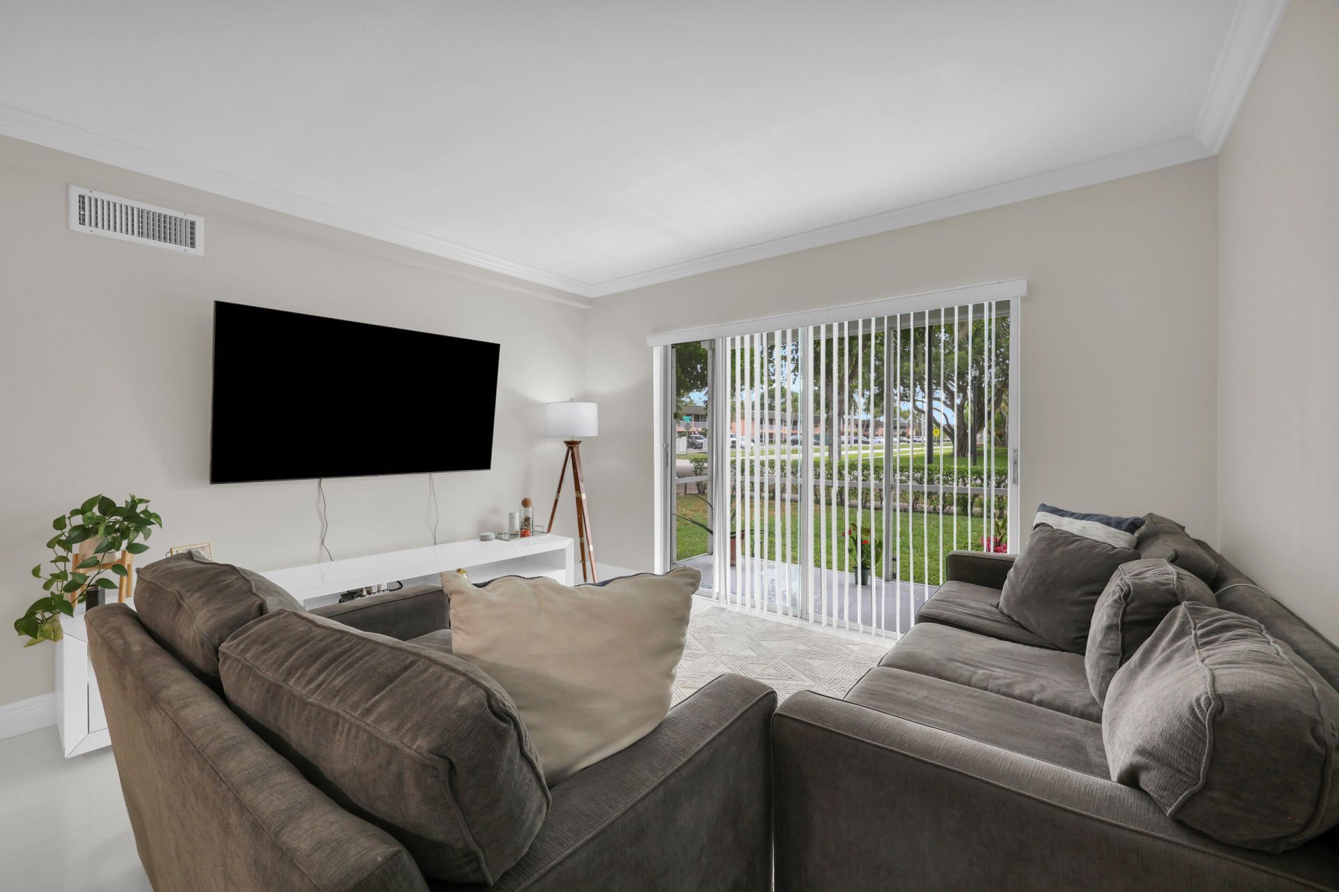 899 SE 2nd Avenue, Unit 120, Deerfield Beach, FL 33441 Photo