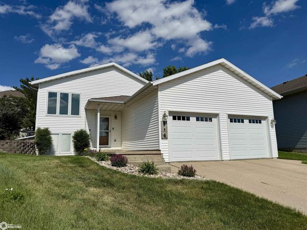 916 Amy Circle, Carroll, IA 51401