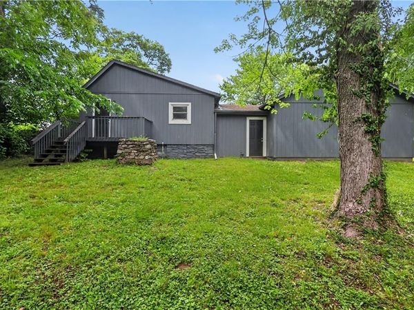 8309 E Gregory Boulevard, Kansas City, MO 64131