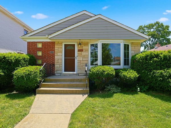 6837 Davis Street , Morton Grove, IL 60053