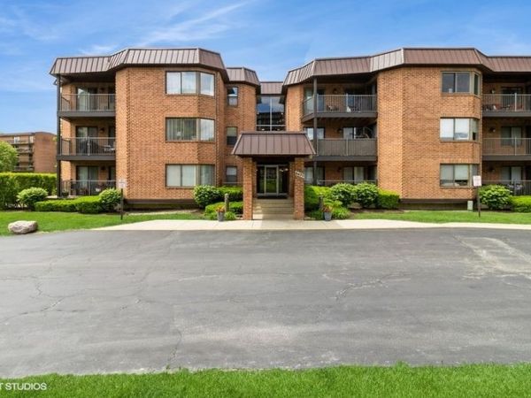 6425 Clarendon Hills Road , Unit 311, Willowbrook, IL 60527