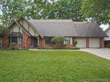 6310 S Pittsburg Avenue , Tulsa, OK 74136