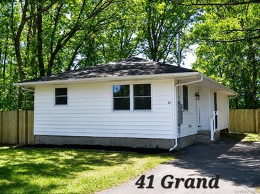 41 Grand Avenue, Shirley, NY 11967