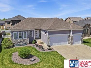 1121 N 97th Street, Lincoln, NE 68505