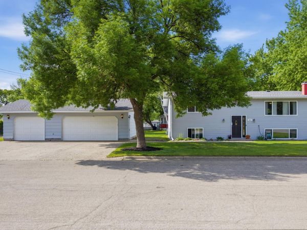 304 6th Avenue SE, Barnesville, MN 56514