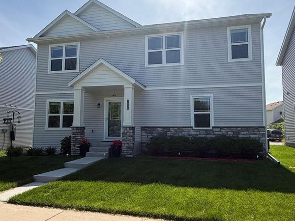 3006 Hemingway Drive , Chaska, MN 55318