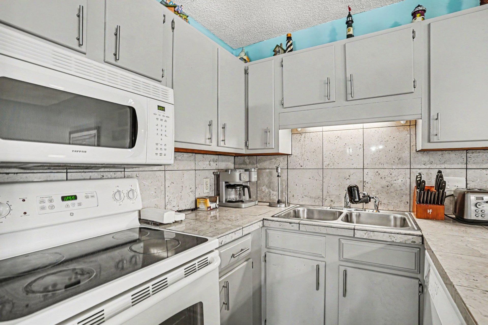 2010 Sand Dunes Dr.  Photo 9