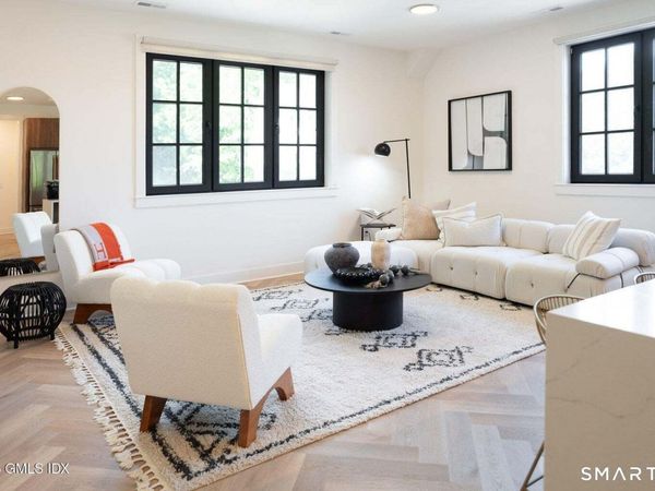 100 East Putnam , Unit 301, Greenwich, CT 06807