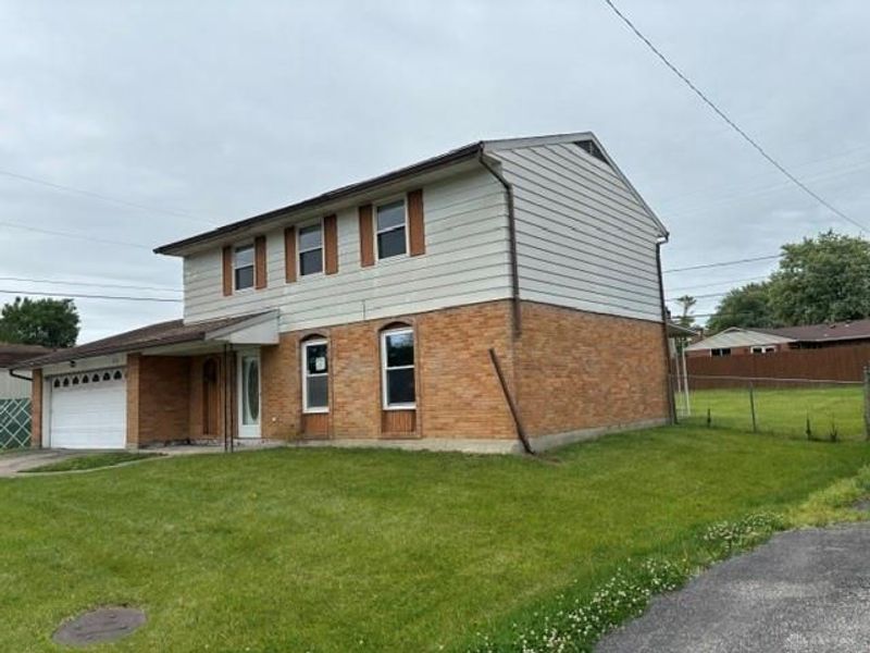 7611 Shepherdess Drive, Huber Heights, OH 45424 Photo 2