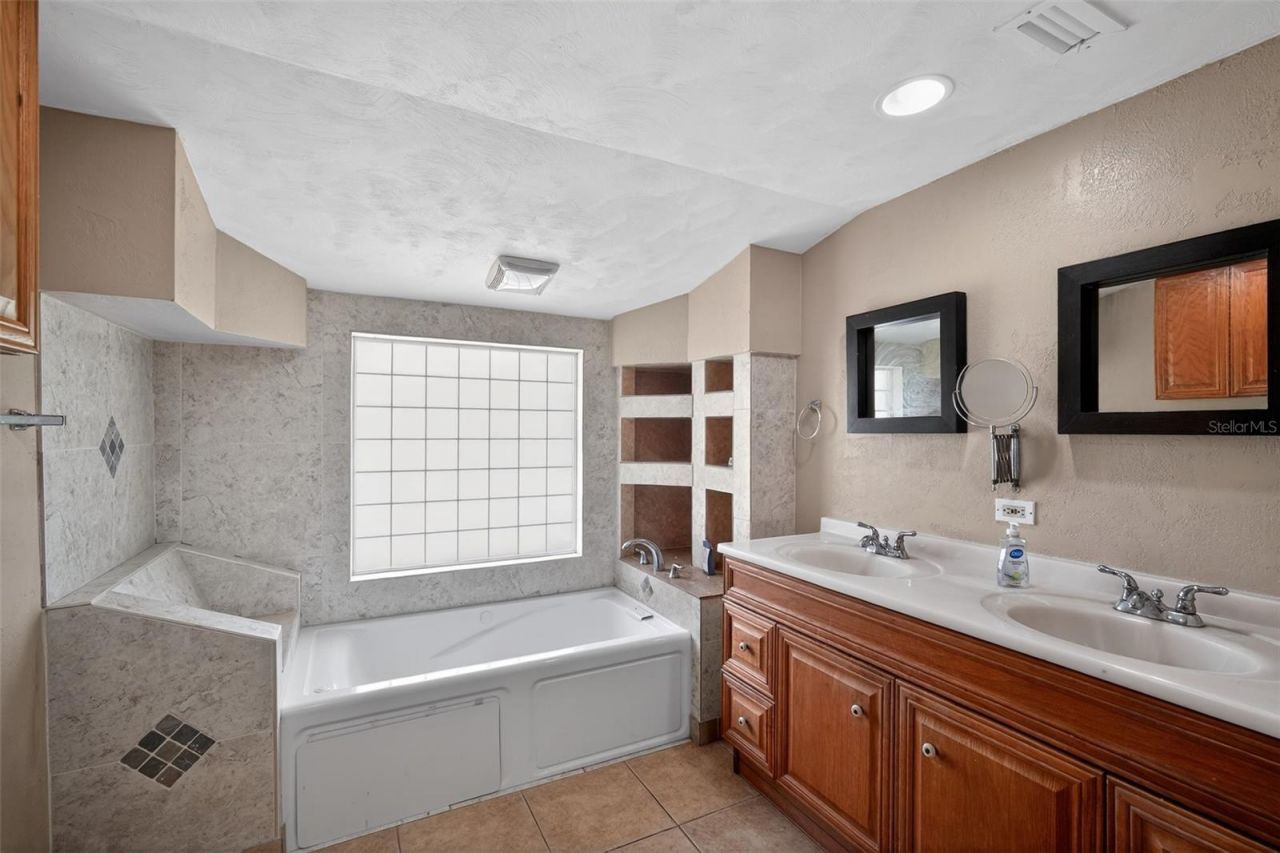 1406 Haven Bend , Tampa, FL 33613 Photo