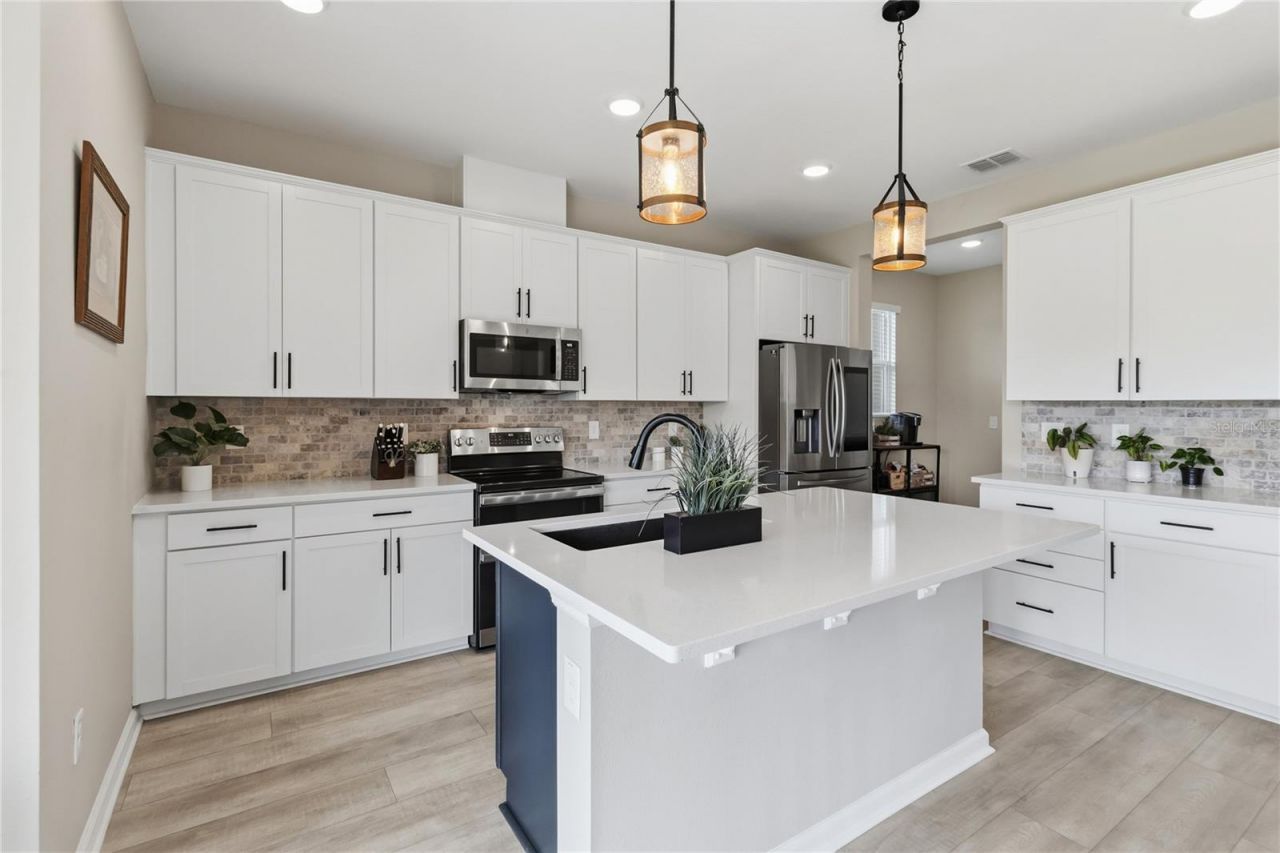 10105 Spring Lake Drive , Clermont, FL 34711 Photo