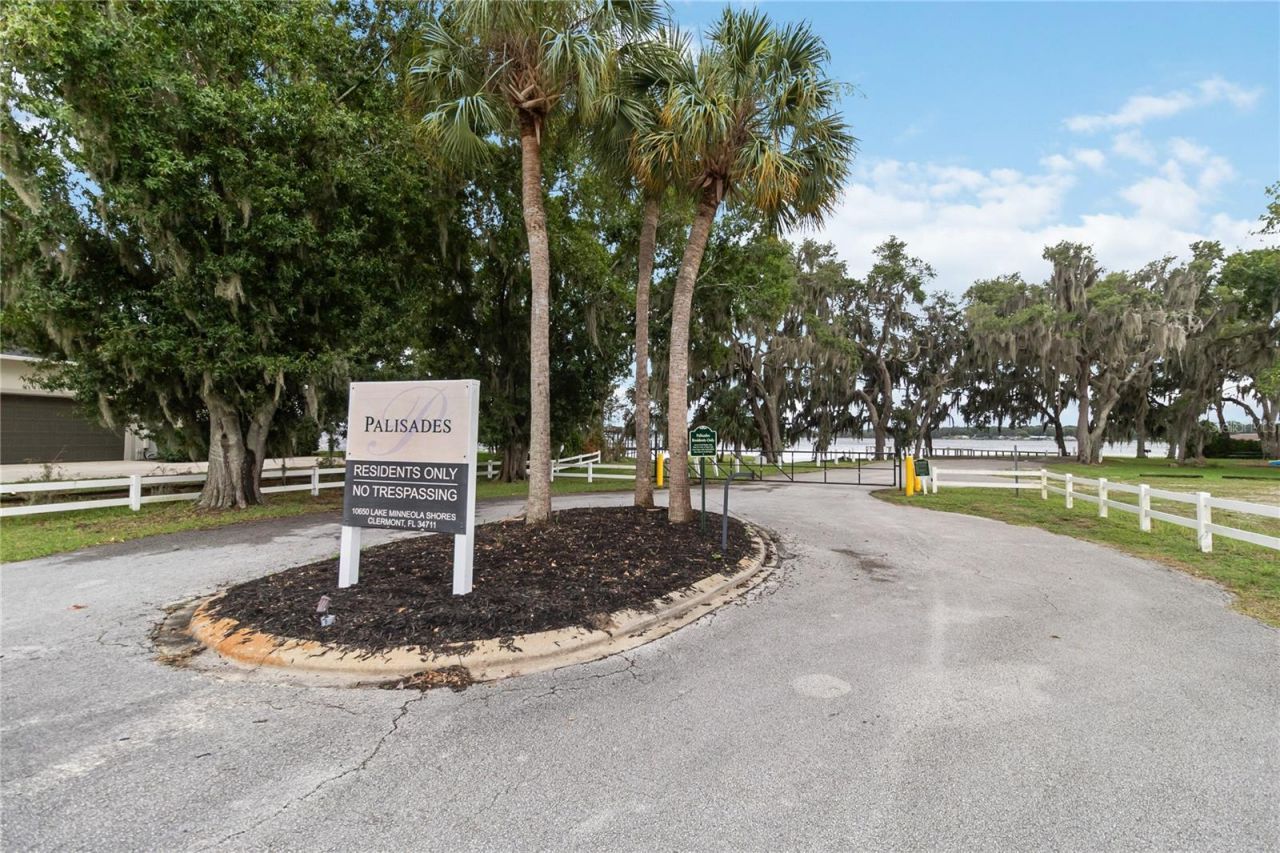 10105 Spring Lake Drive , Clermont, FL 34711 Photo