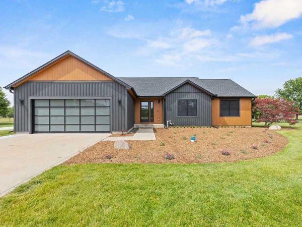 20872 State Line Road, Edwardsburg, MI 49112