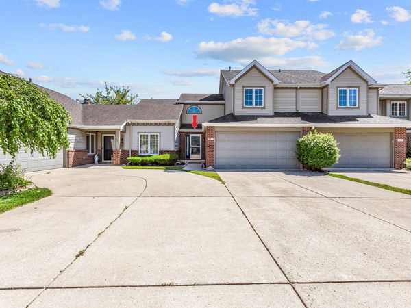 633 W 94th Court , Crown Point, IN 46307