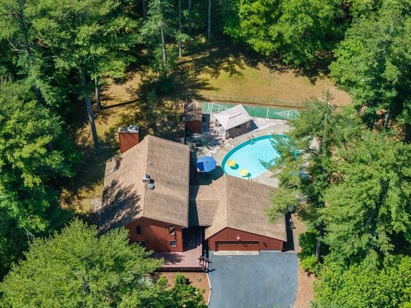 47 Walnut Plain Rd, Rochester, MA 02770