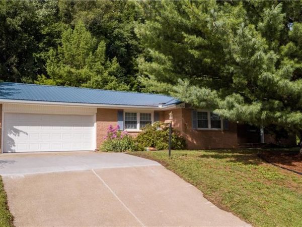 3104 Hampton Road, St Joseph, MO 64505