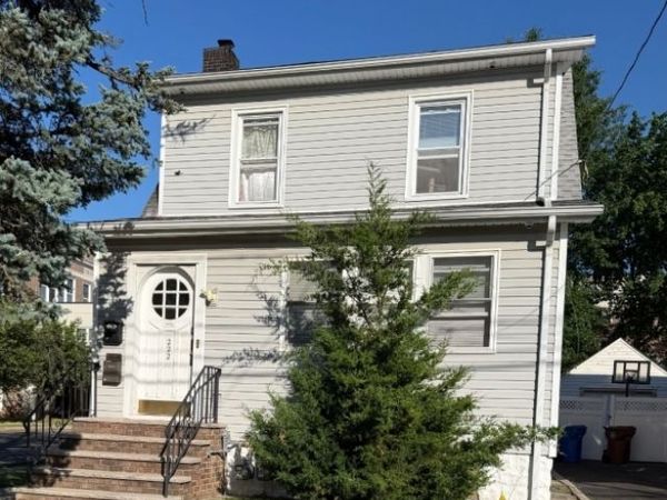 222 E Henry St, Linden, NJ 07036