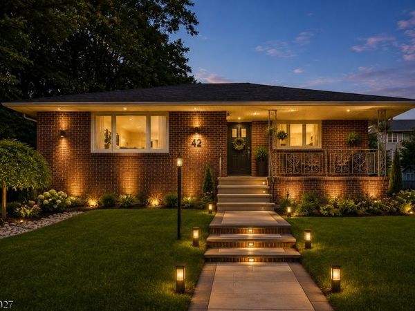 27 Phoenix Ave, Edison, NJ 08837