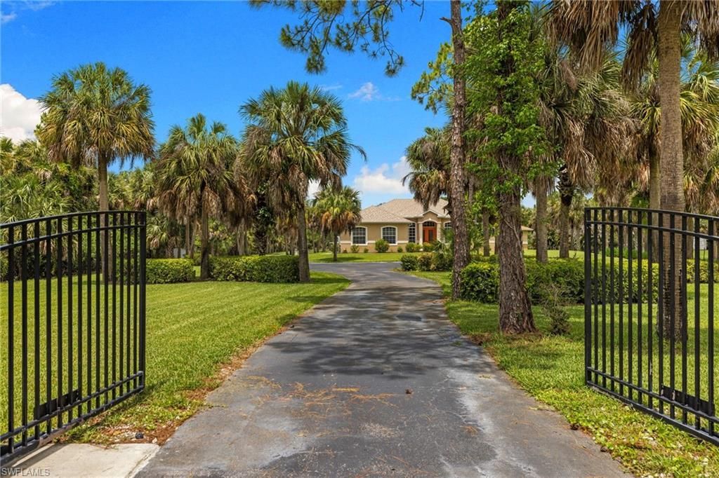 385 13th St Sw, Naples, FL 34117 Photo