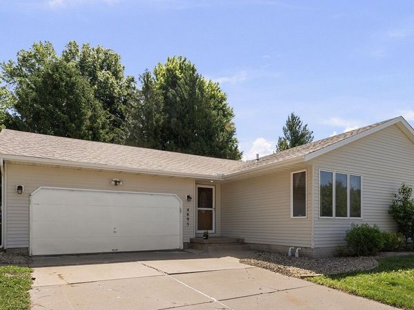 4695 Lockwood Court , Bettendorf, IA 52722