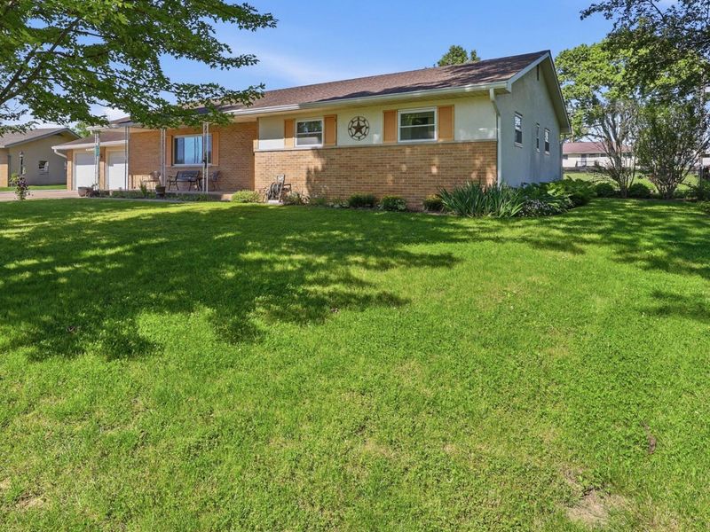 5579 Clinger Court, Groveport, OH 43125 Photo 2