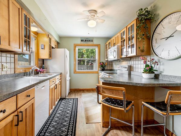 1931 W Kendall Ave, Glendale, WI 53209