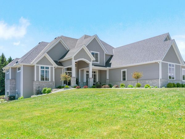 10009 W Farmdale Estates Ct, Mequon, WI 53097