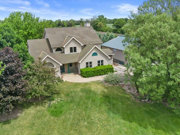 22302 Church Rd, Dover, WI 53139