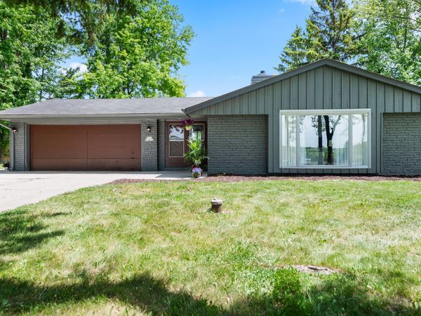 W132N12072 Mary Buth Ln, Germantown, WI 53022