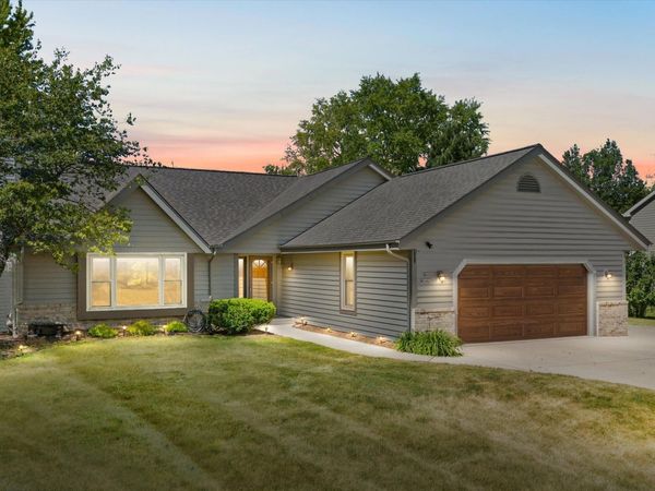 N60W24612 Lynette Pass, Sussex, WI 53089