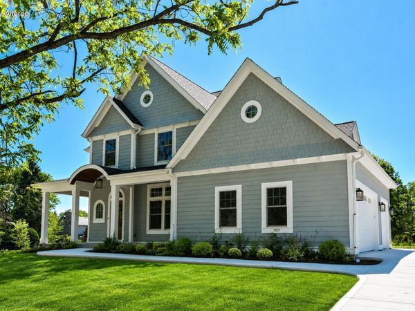 1055 Red Barn Ln, Elm Grove, WI 53122