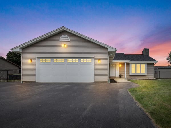 3800 E Elm Rd, Oak Creek, WI 53154