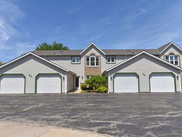 65 Stacy Lynn Ln, Unit B, Hartford, WI 53027