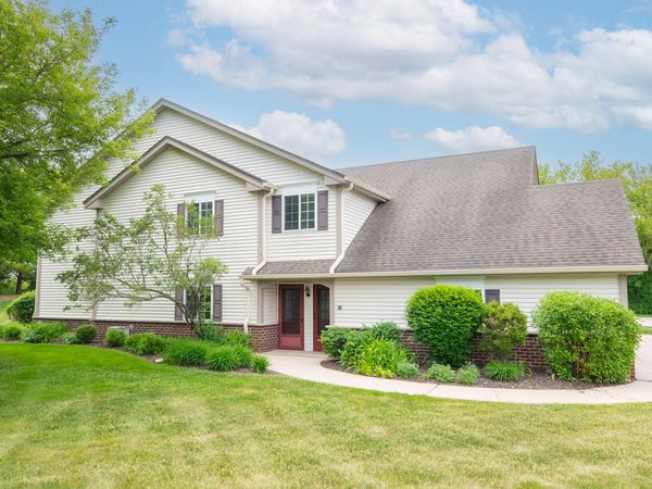 652 Pewaukee Rd, Unit A, Pewaukee, WI 53072