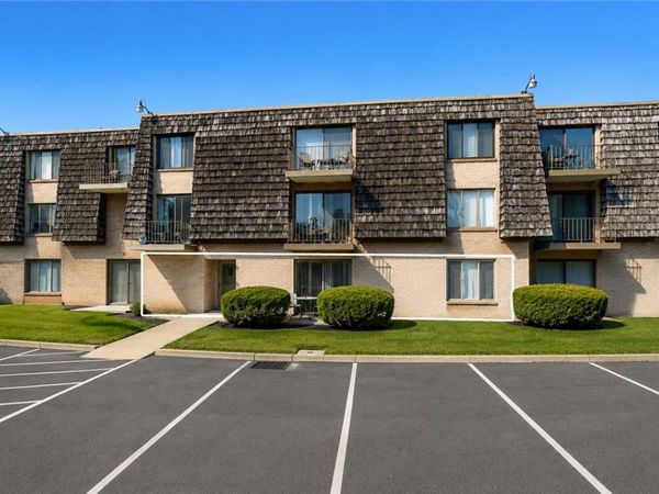 1615 Forest Green Dr, Unit 1316, Coraopolis, PA 15108