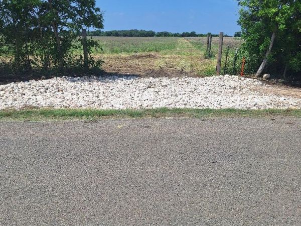 351 N County Road 224 , Florence, TX 76527