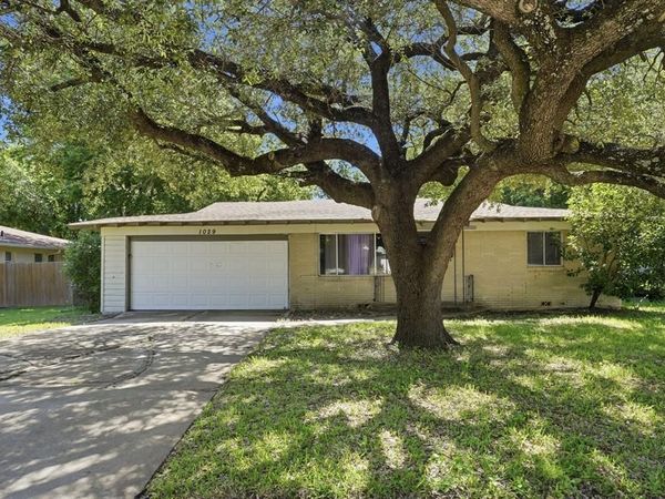 1029 Usher Street , Benbrook, TX 76126