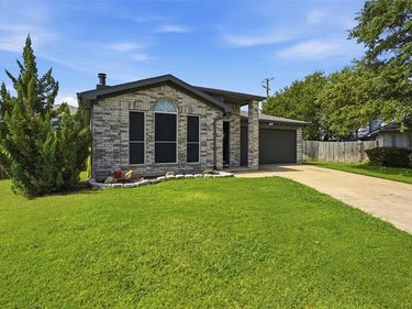 10117 High Bluff Drive, Fort Worth, TX 76108