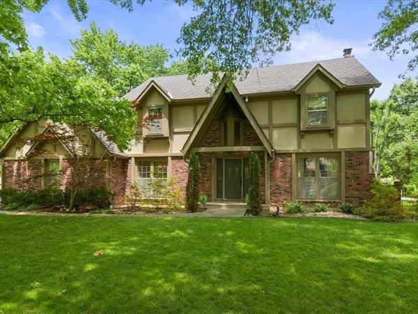 3613 NW Blue Jacket Drive, Lee's Summit, MO 64064
