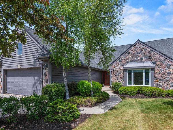 2618 W Lake Park COURT, Mequon, WI 53092
