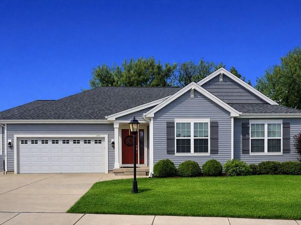 273 Silver Lake TRAIL, Oconomowoc, WI 53066