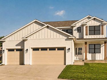 3435 Stonehedge Drive NE, Rochester, MN 55906